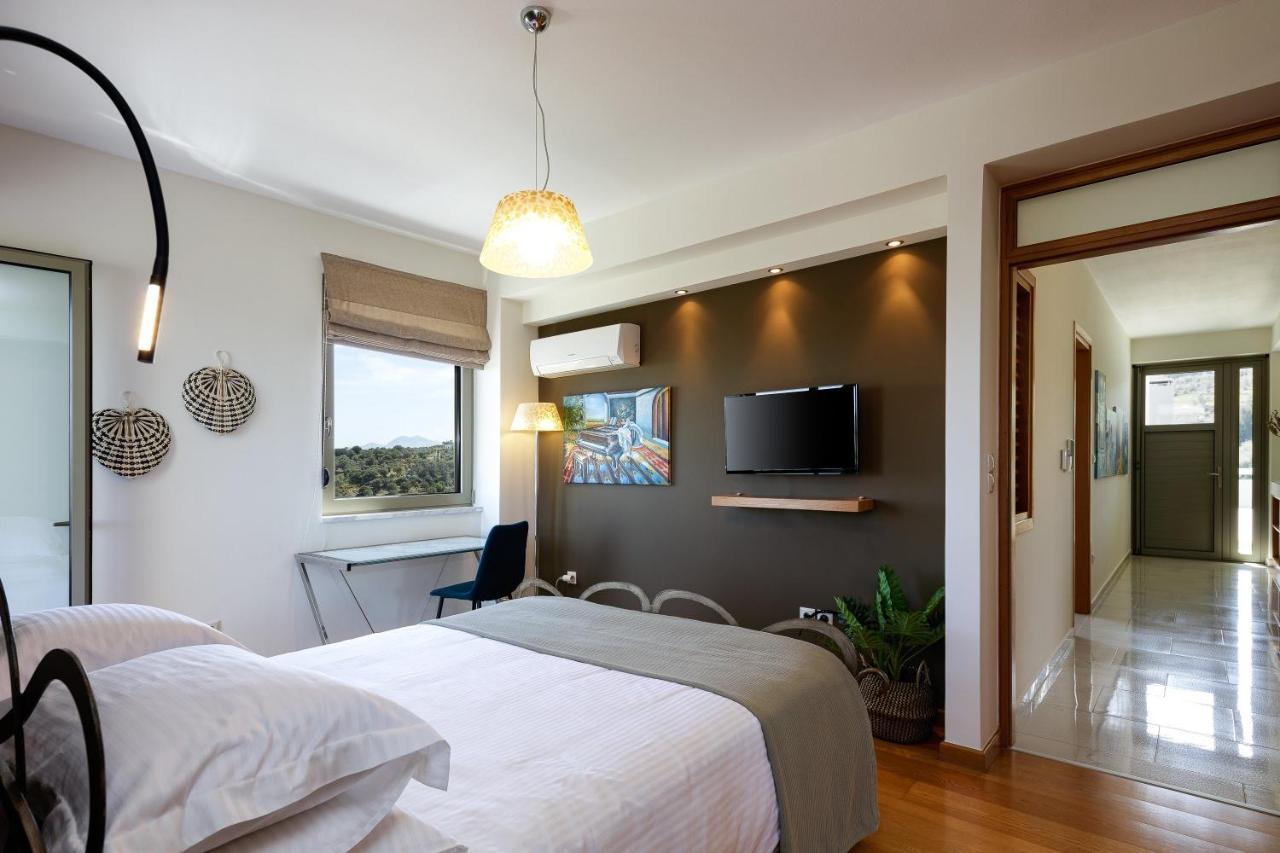 Rizes Villa With Jacuzzi & Heated Pool Agia Triada Exterior photo